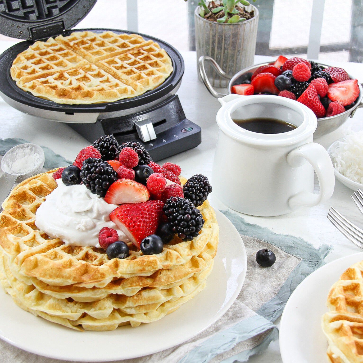 Round Classic Waffle Maker - Cuisinart