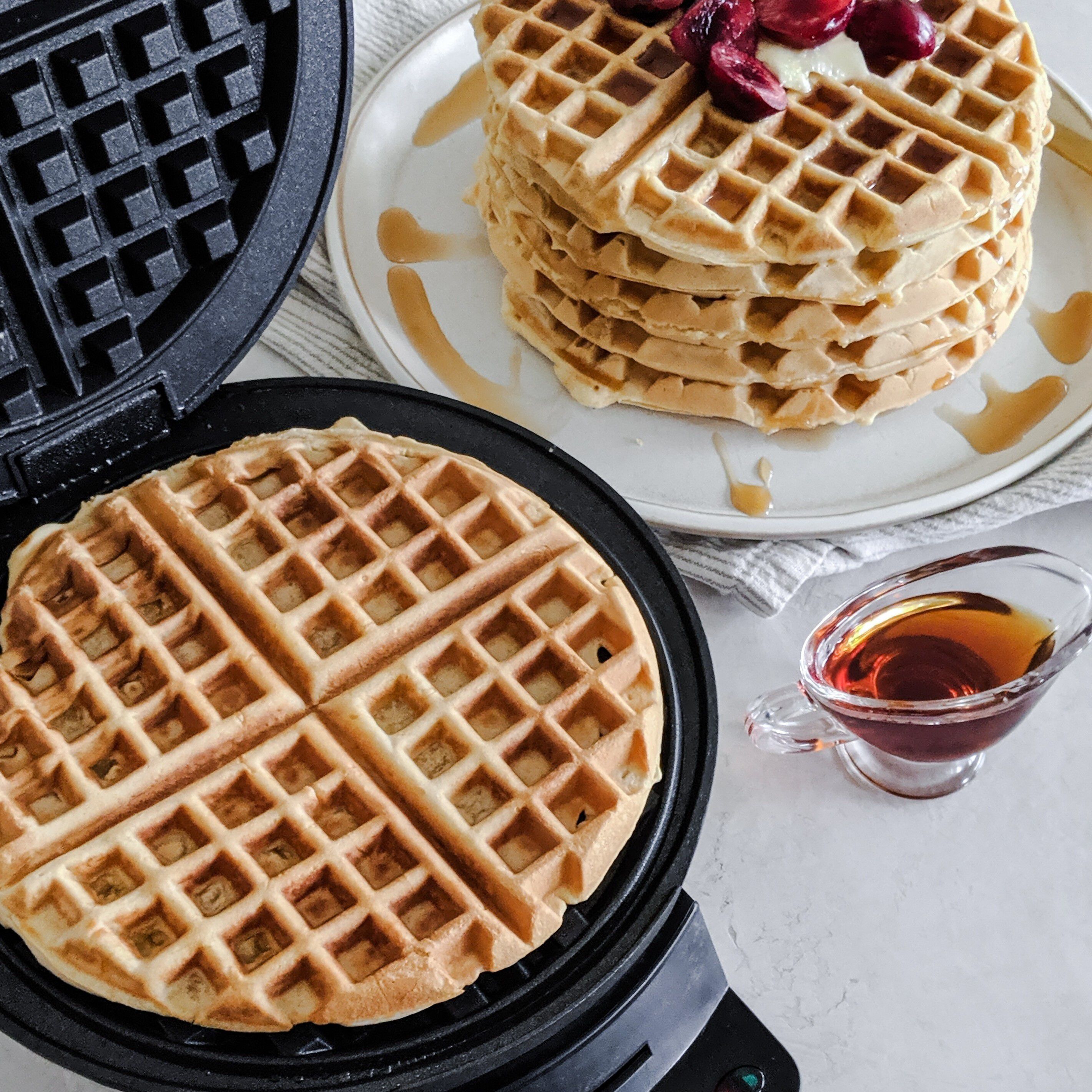 Round Classic Waffle Maker