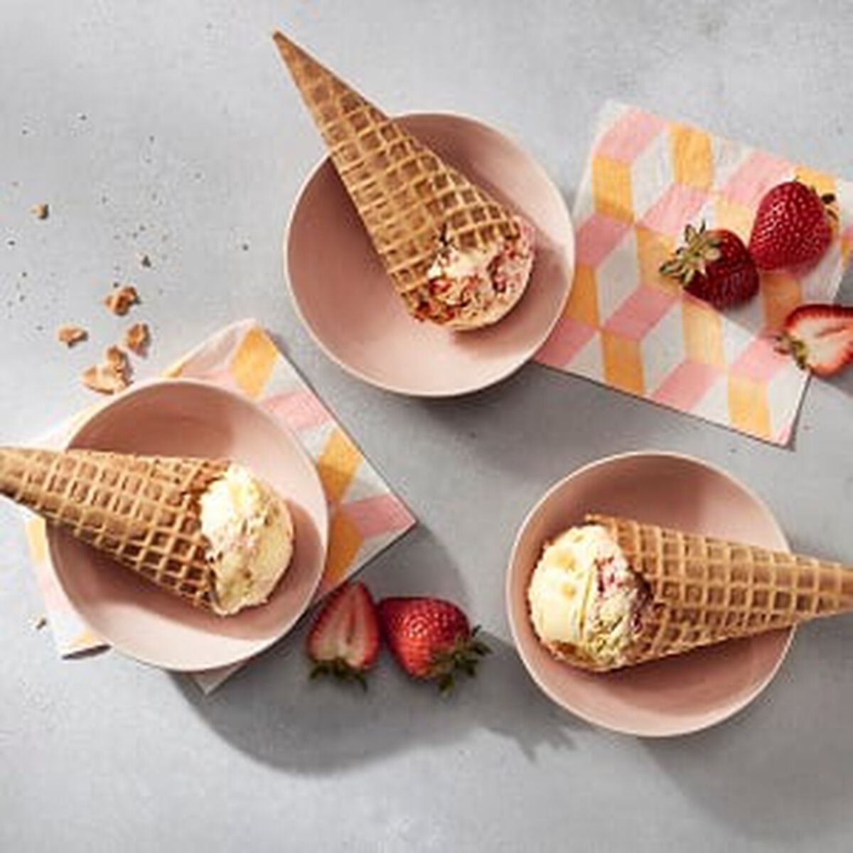 Strawberry Cheesecake Ice Cream-1