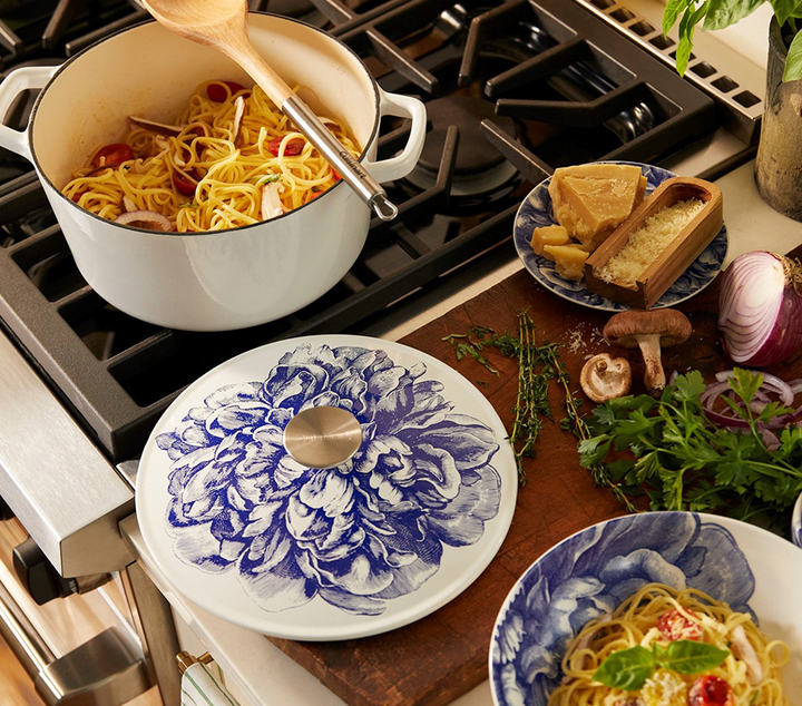 Cookware with patterned lid and pasta