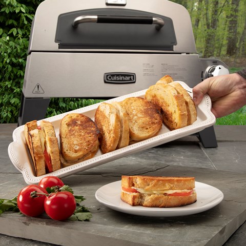 https://www.cuisinart.com/globalassets/catalog/outdoor-grilling/portables/3-in-1-pizza-oven-plus/3_cheese_grilled_cheese_table_3000.jpg?width=480