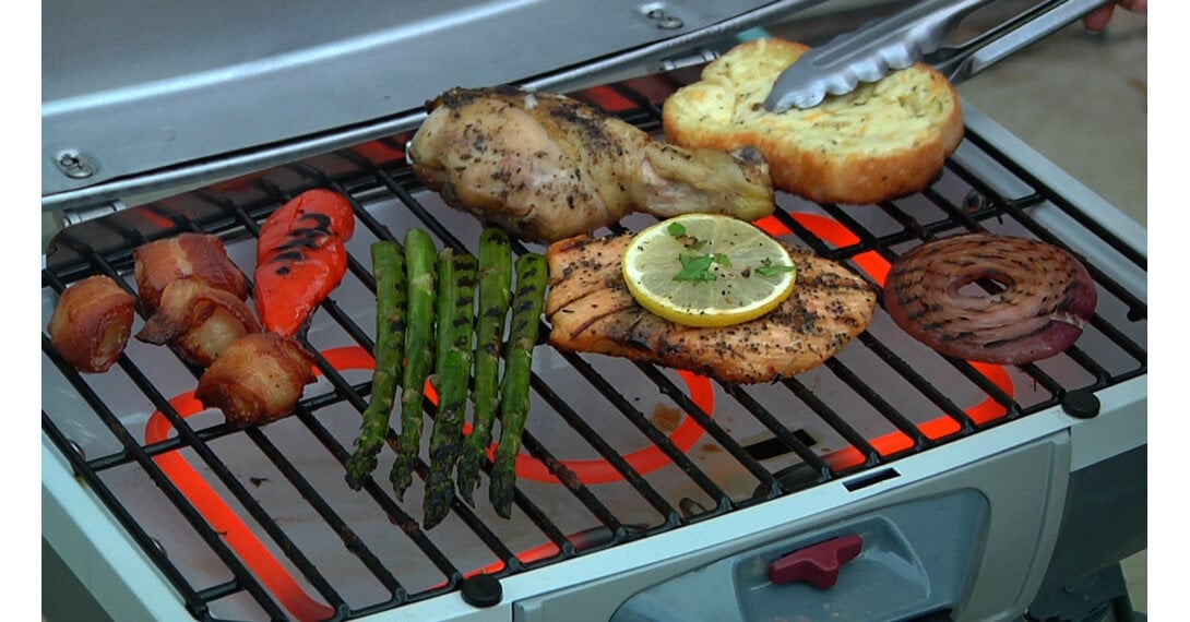 Outdoor Electric Grill with VersaStand™ - The Ultimate Tabletop
