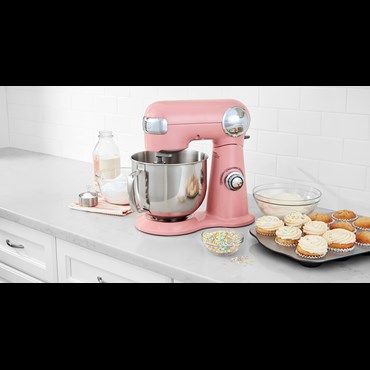 https://www.cuisinart.com/globalassets/cuisinart-image-feed/sm-50co/sm50co_ff_lifestyle_cupcake_tray_no_spoon_1070x570.jpg?width=370&height=370&bgcolor=white